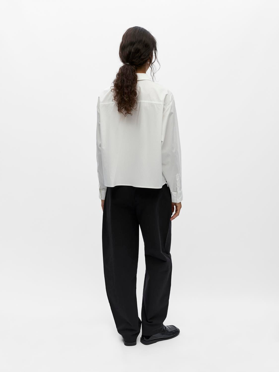 model_shot-back